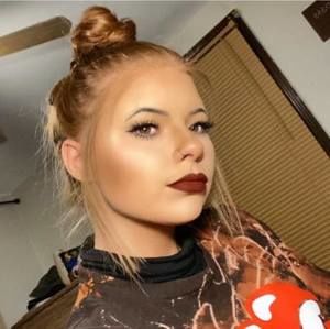 Meet your Posher, Brooke